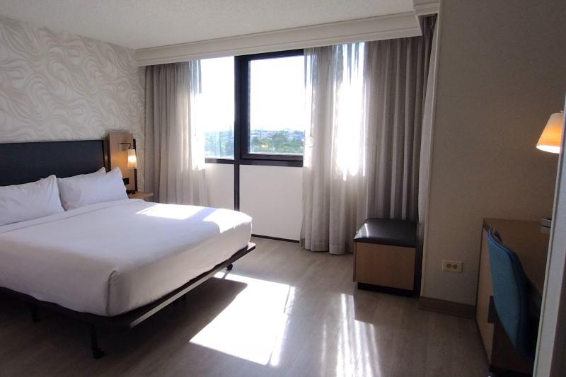 The king room features a king sized bed and turning space available.