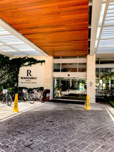 Access to the hotel is through 2 automatic glass doors. There is a large, covered step-free paved area leading to the doors.