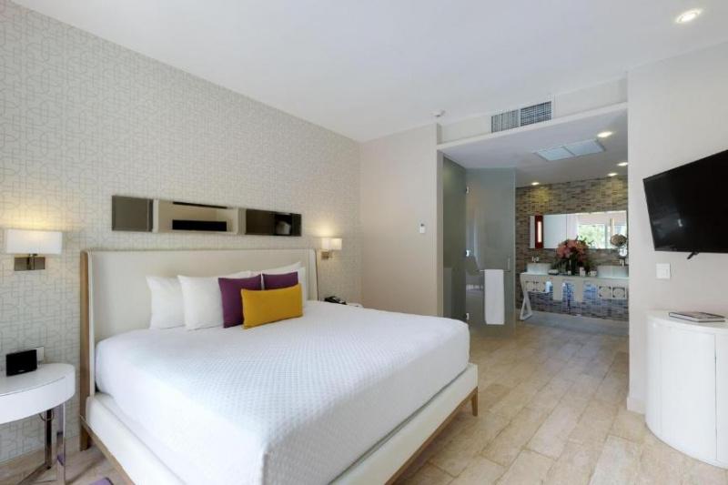 This spacious room has 1 king-sized bed, with nightstands. There is a wall-mounted TV, with a cupboard underneath. The ensuite is spacious and step-free.