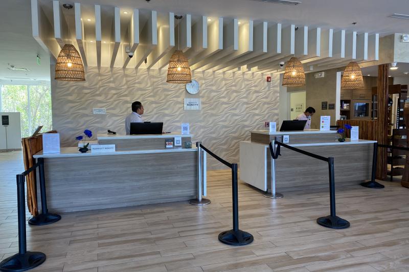 The spacious, step-free reception area has 2 high reception desks with rope queue barriers. The check-in desks have lowered counters.