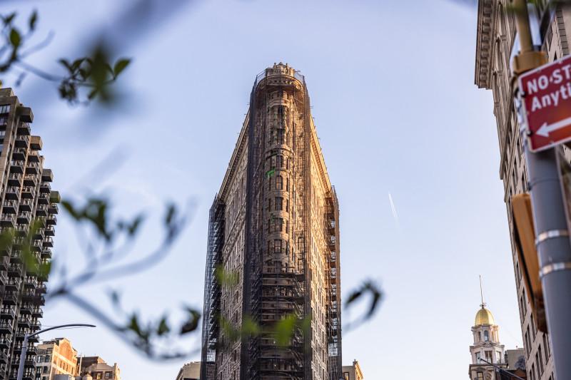 The iconic Flatiron Building, seen from below.