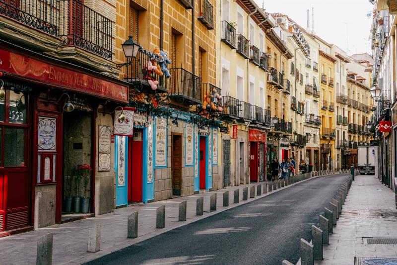 Calle de la Cava Baja in Madrid with paved sidewalks and colorful buildings.