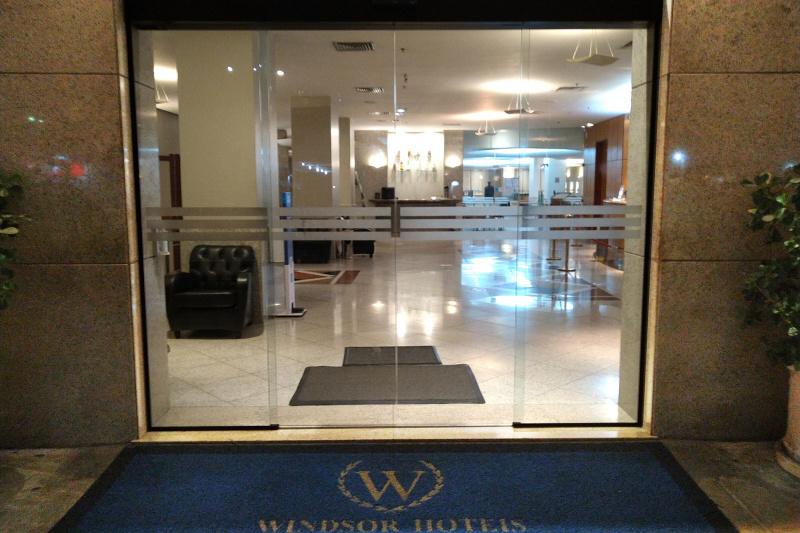 Entrance Windsor Plaza Copacabana hotel
