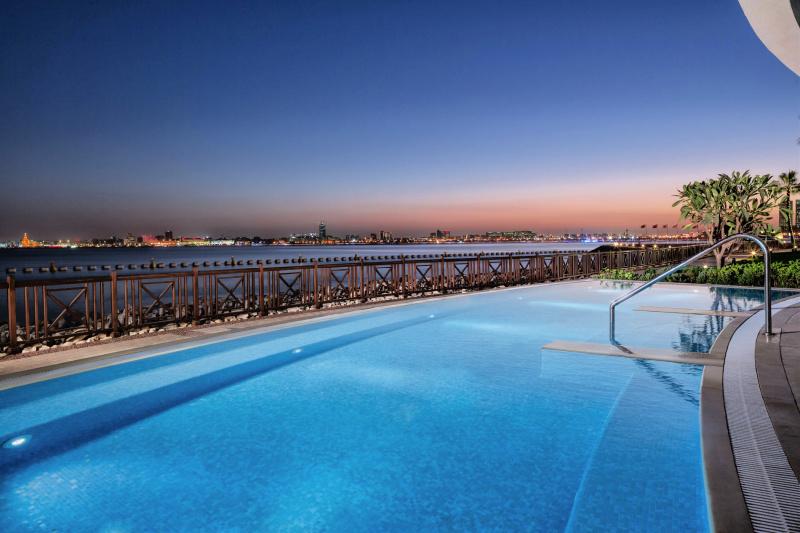Jacuzzi with ocean views and views of the city skyline