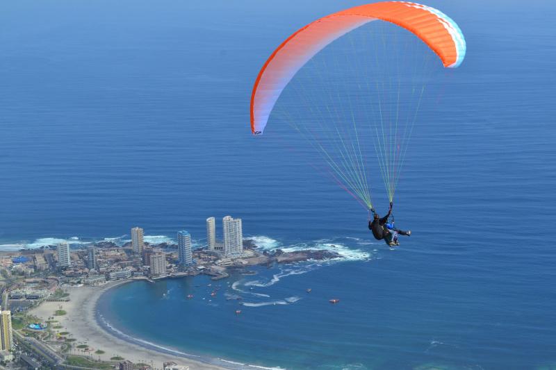 A tandem paraglide flight over Iquique and the coastline.