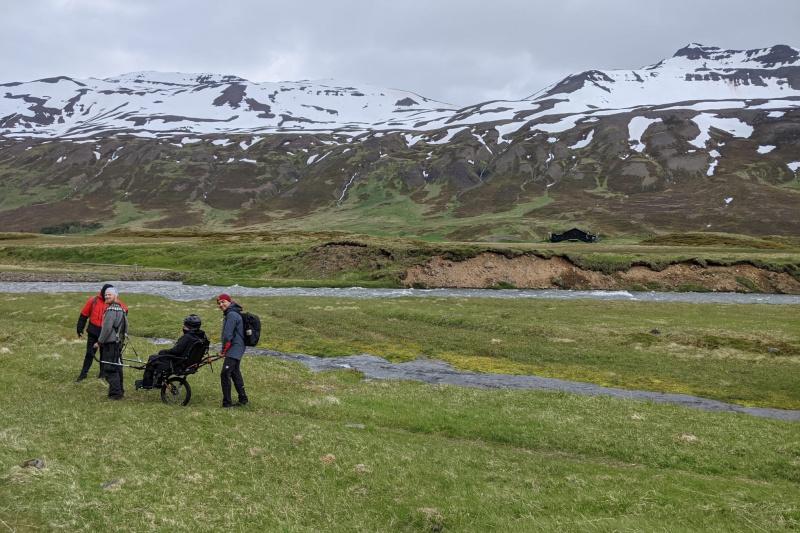 Hiking trough Iceland lands in a joëlette wheelchair